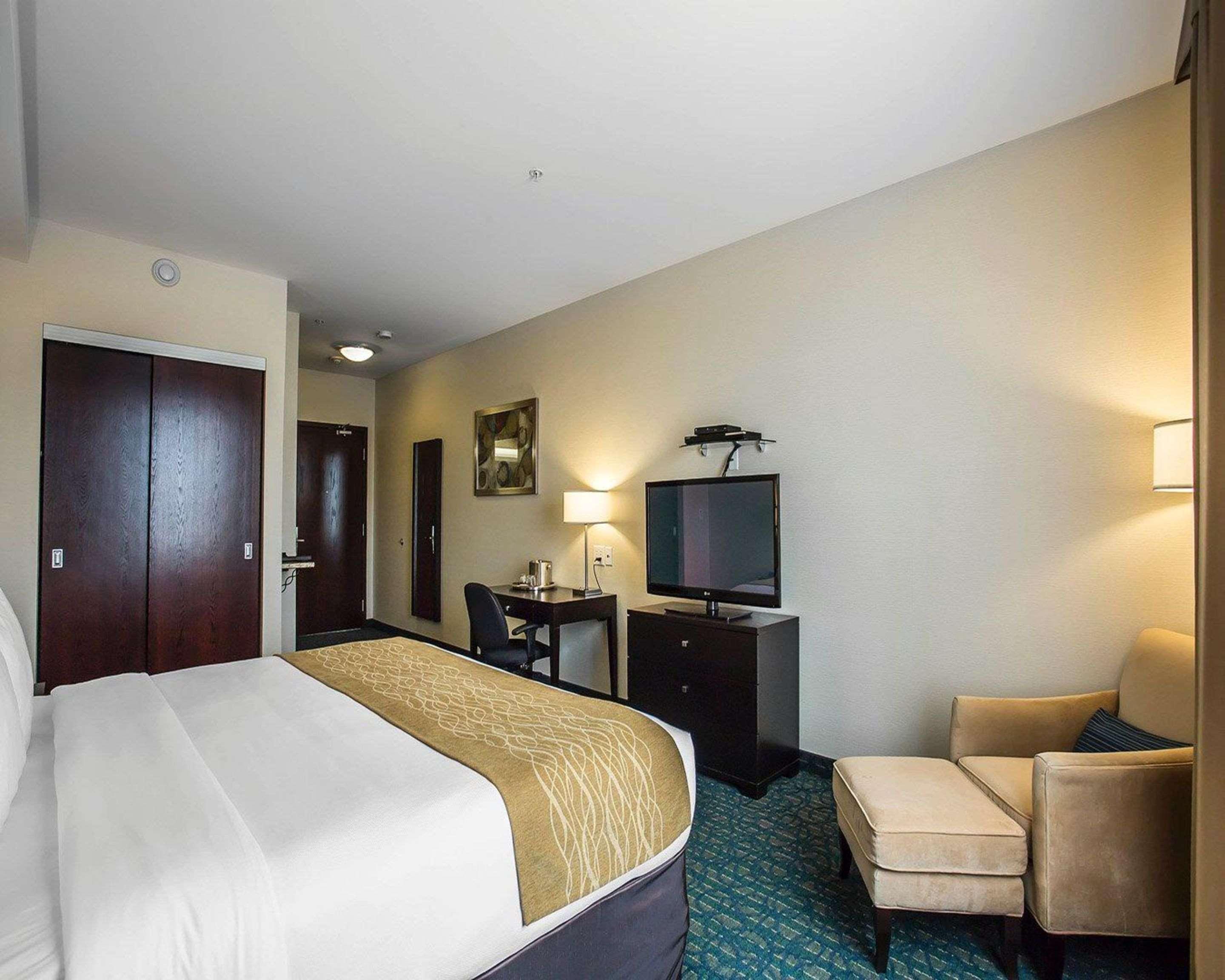 Comfort Hotel Bayer'S Lake Timberlea Bagian luar foto