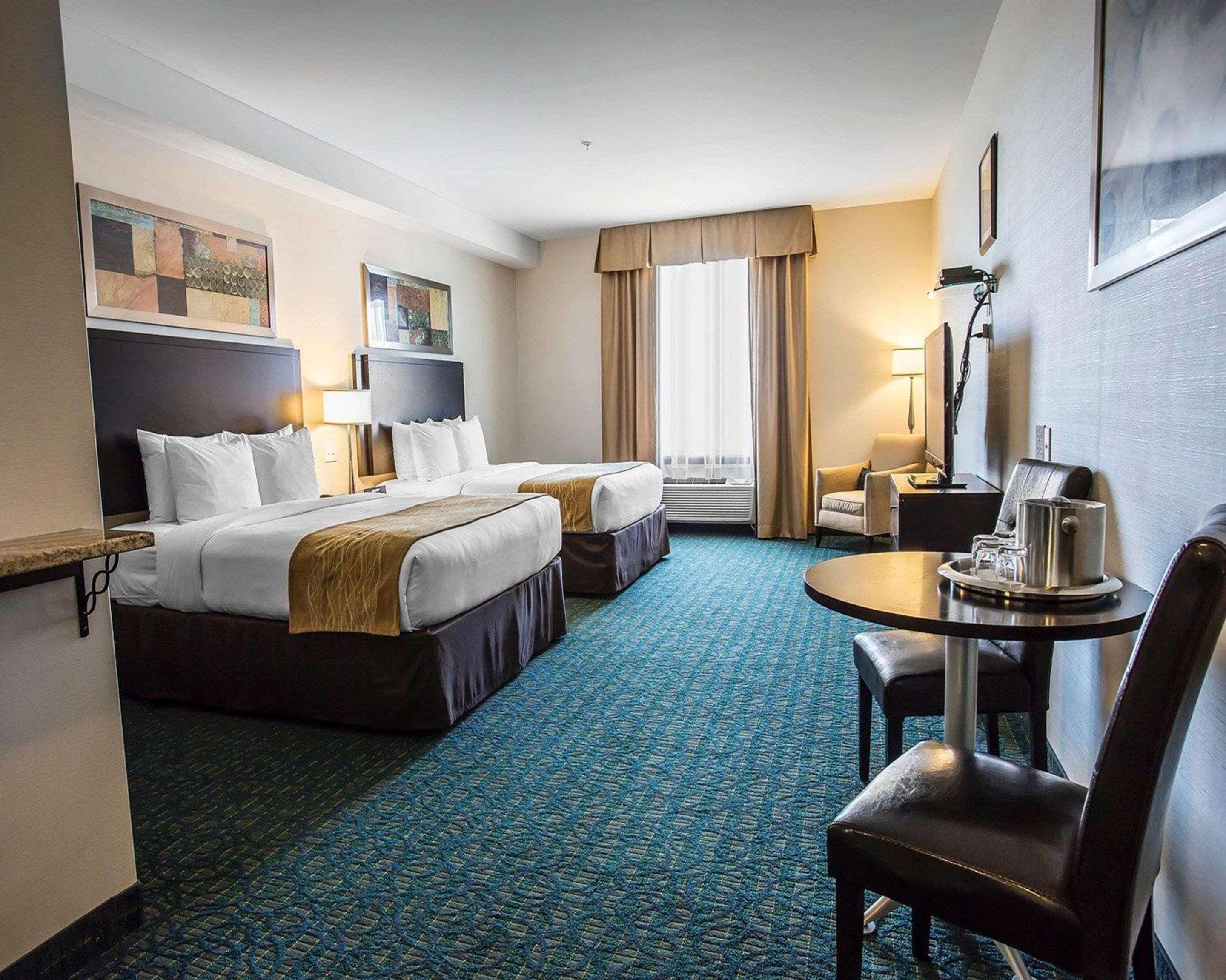 Comfort Hotel Bayer'S Lake Timberlea Bagian luar foto