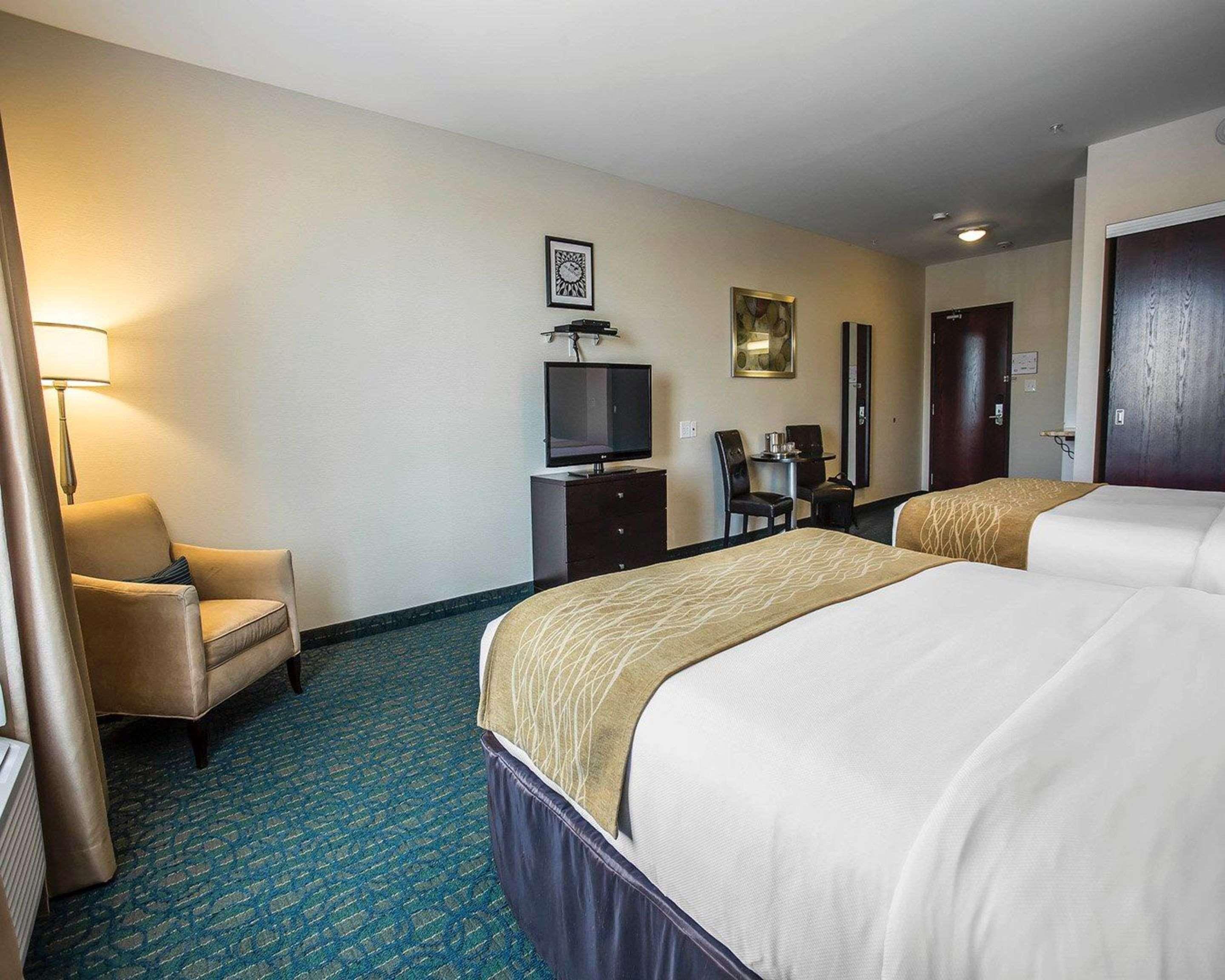 Comfort Hotel Bayer'S Lake Timberlea Bagian luar foto