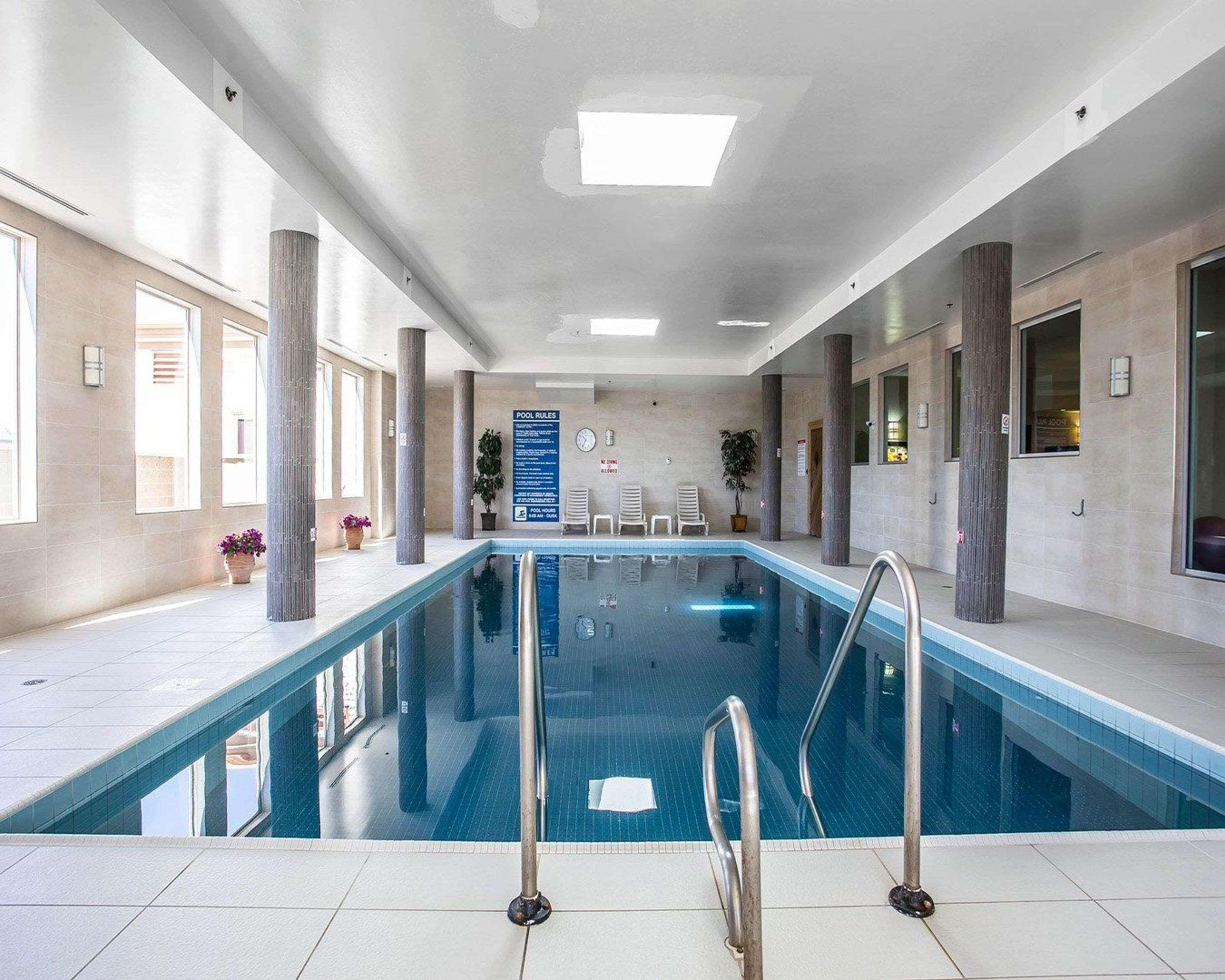 Comfort Hotel Bayer'S Lake Timberlea Bagian luar foto