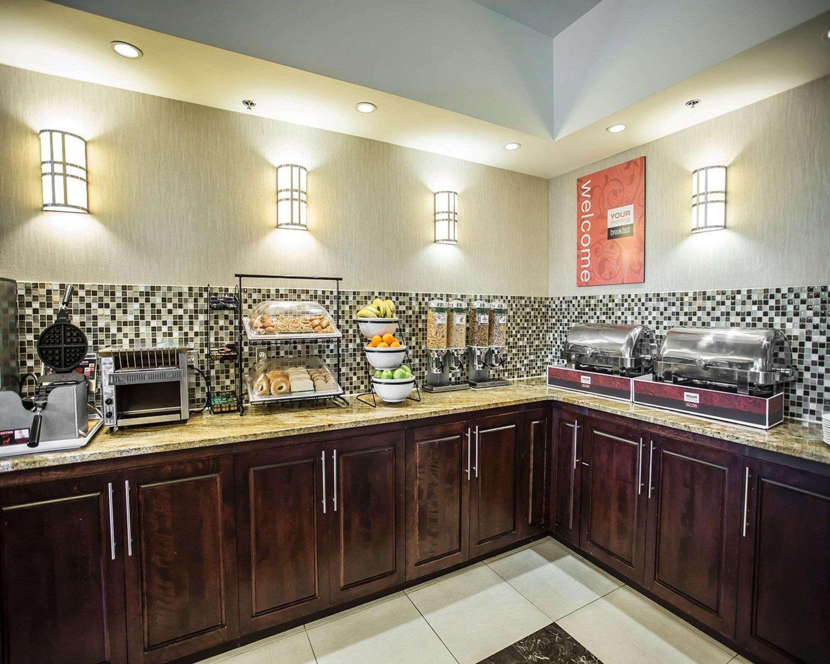 Comfort Hotel Bayer'S Lake Timberlea Bagian luar foto