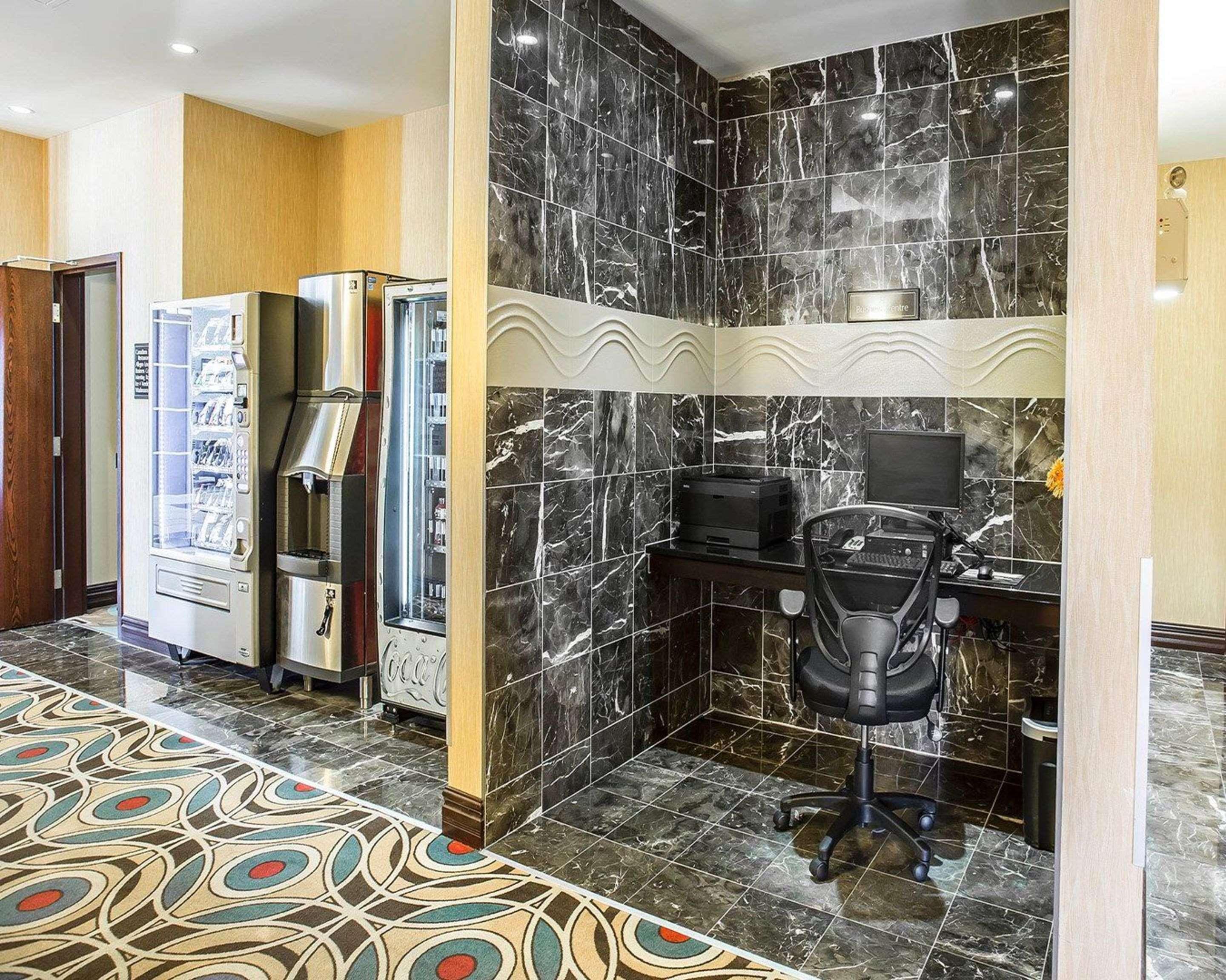 Comfort Hotel Bayer'S Lake Timberlea Bagian luar foto