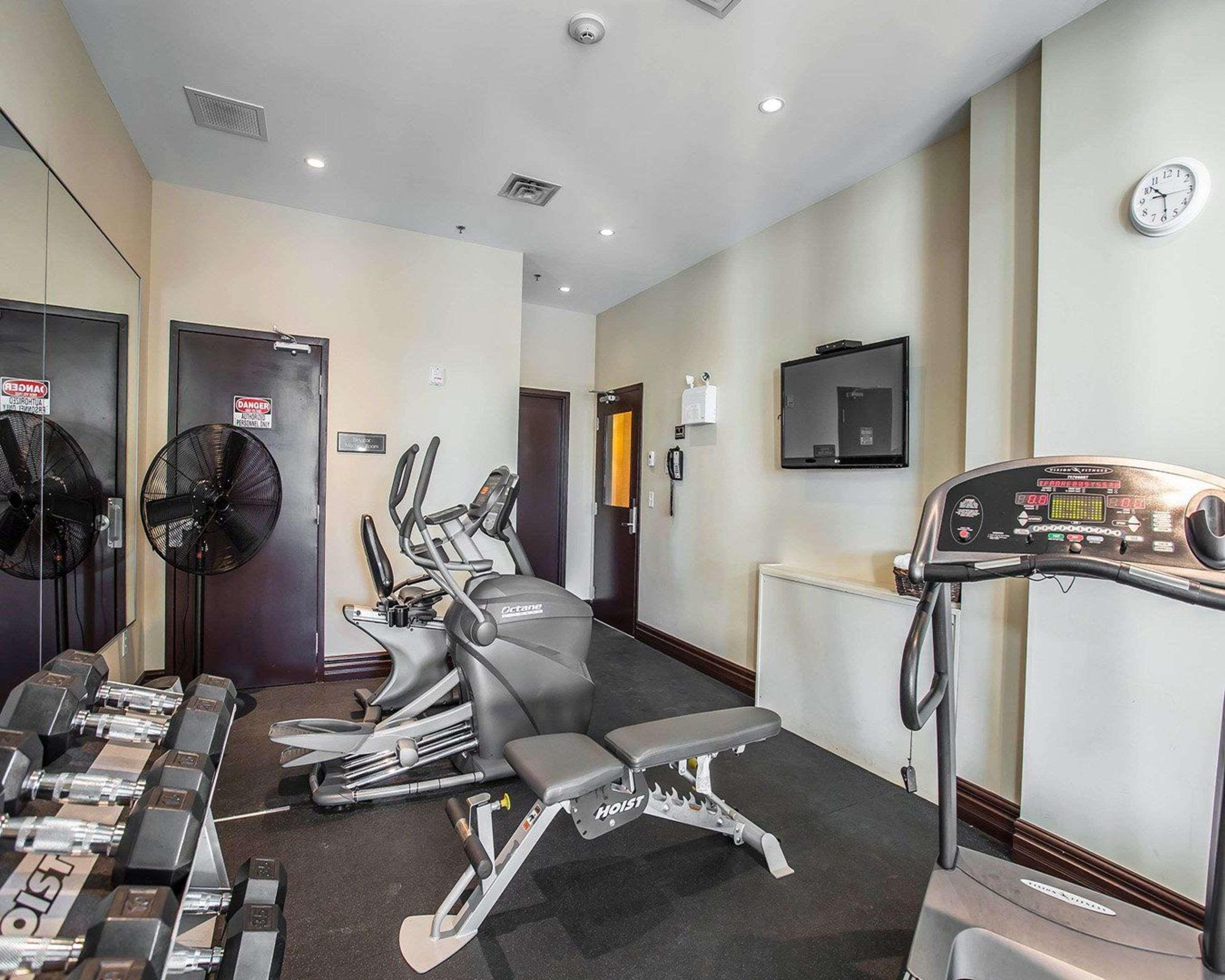Comfort Hotel Bayer'S Lake Timberlea Bagian luar foto