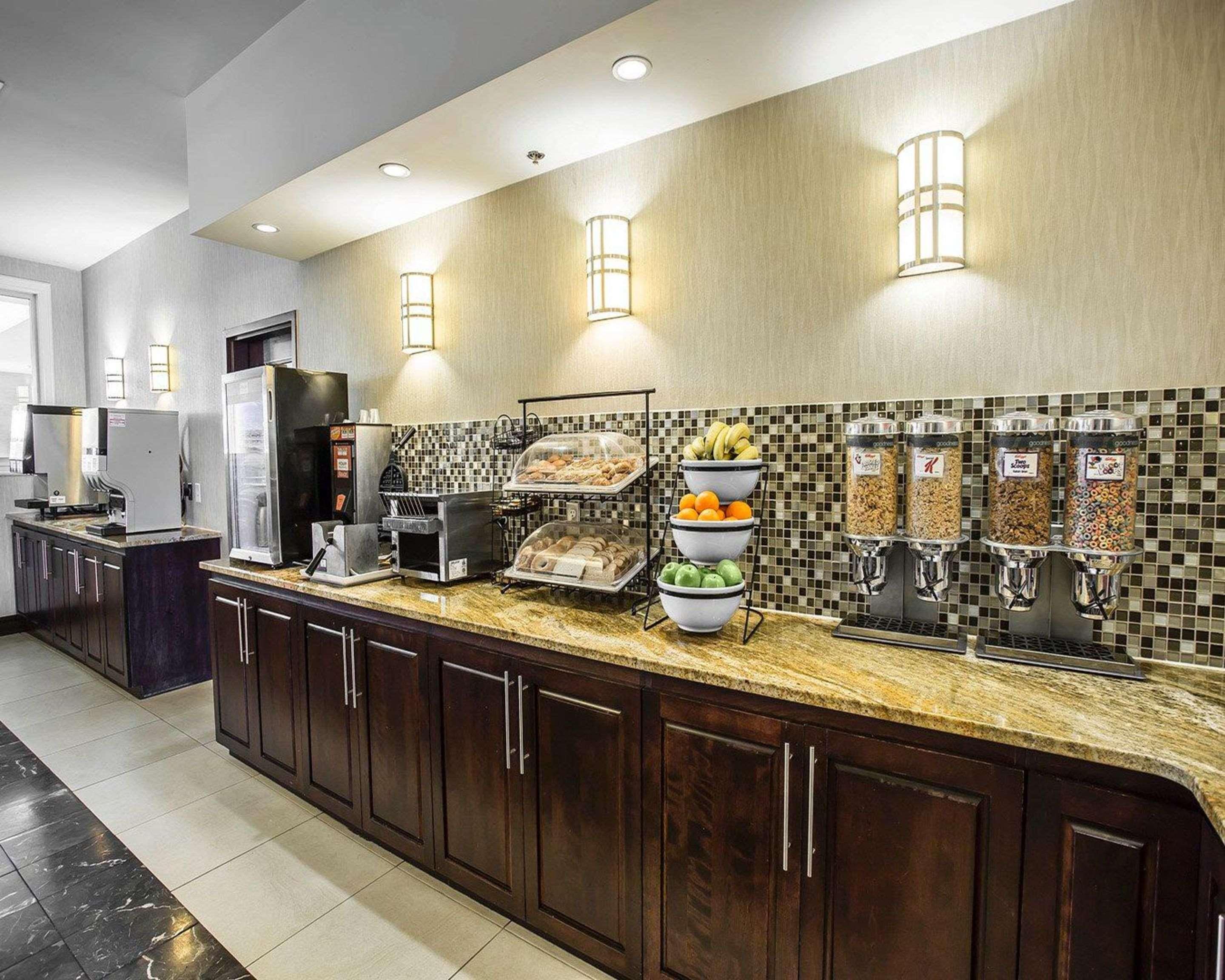 Comfort Hotel Bayer'S Lake Timberlea Bagian luar foto