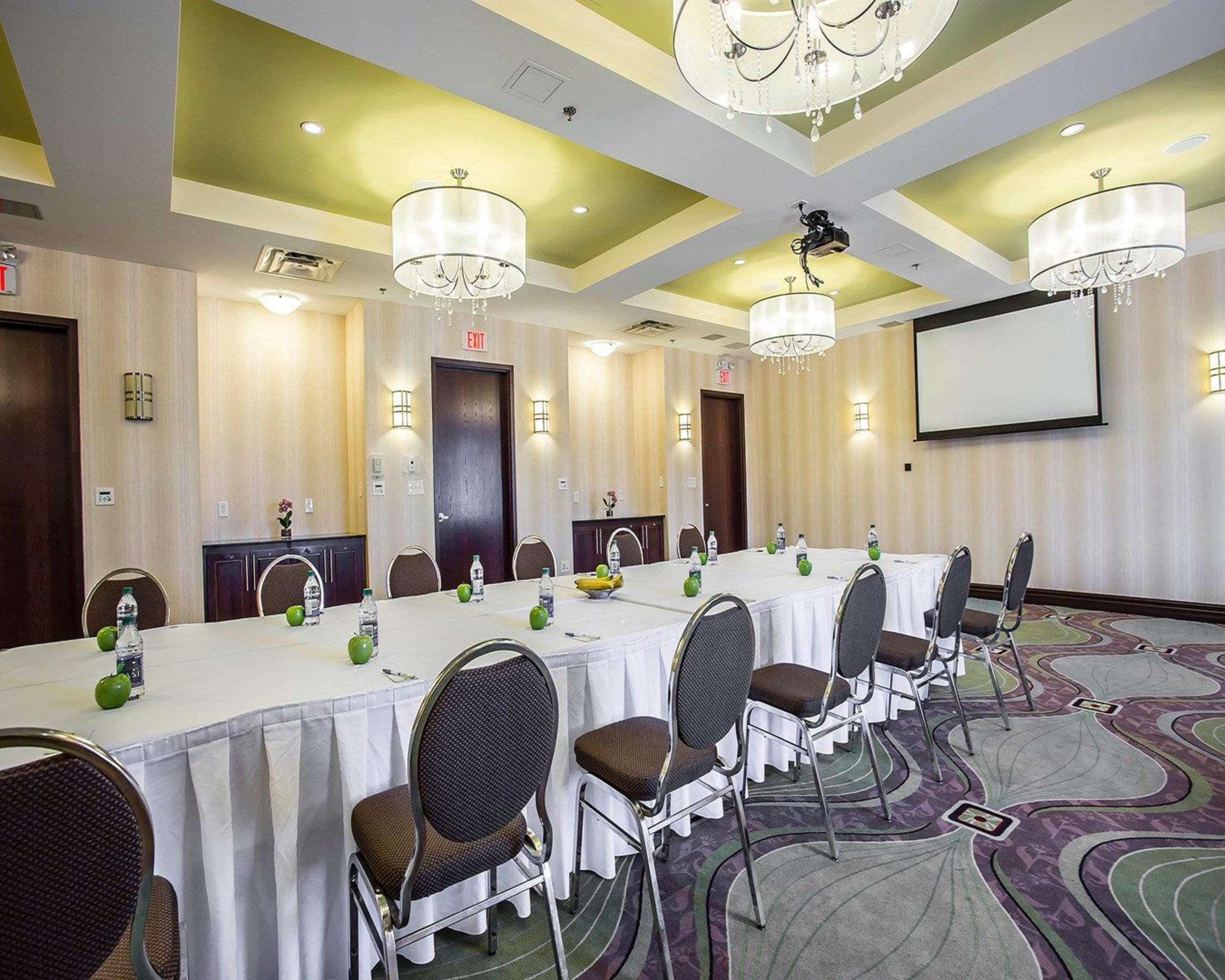 Comfort Hotel Bayer'S Lake Timberlea Bagian luar foto