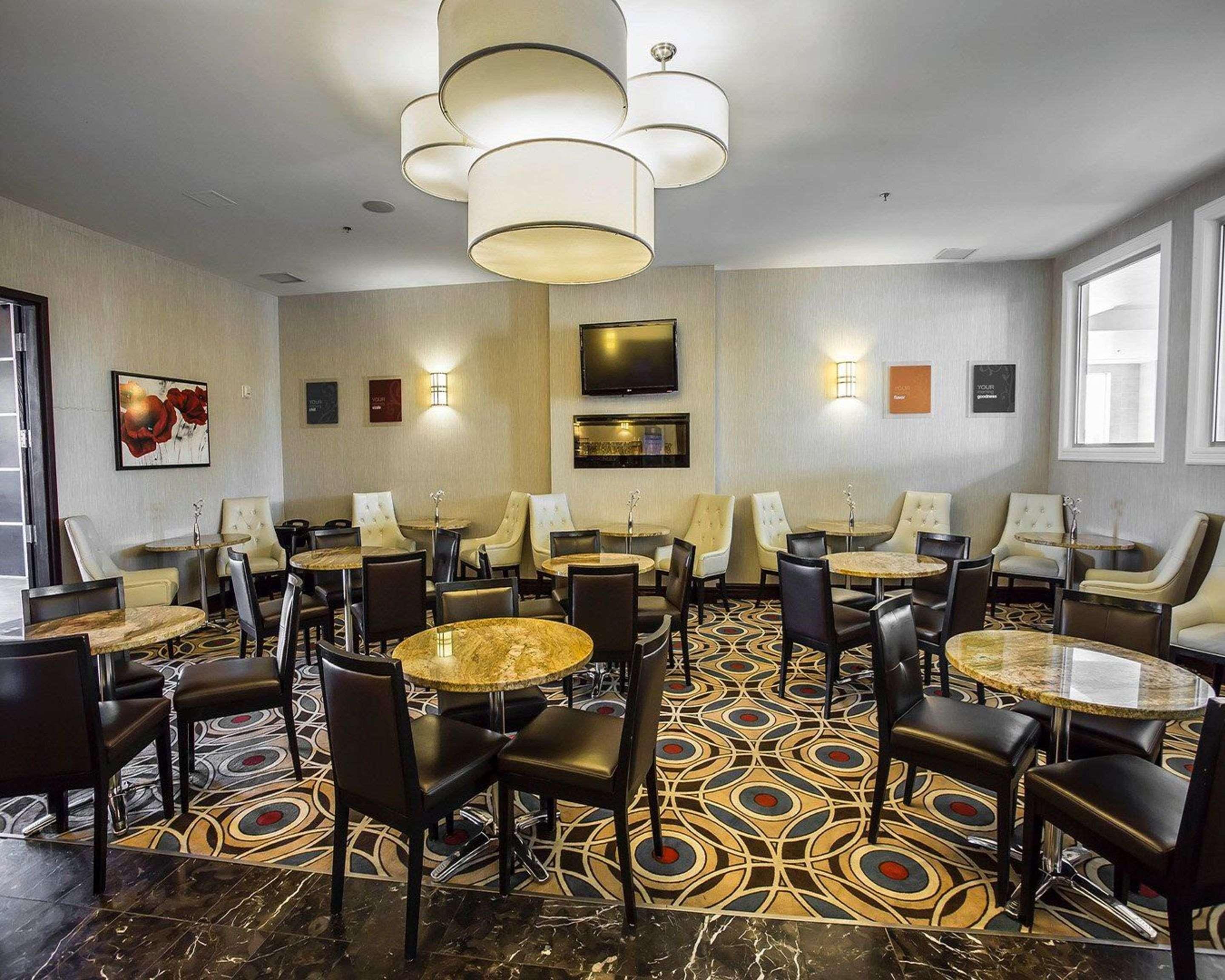 Comfort Hotel Bayer'S Lake Timberlea Bagian luar foto