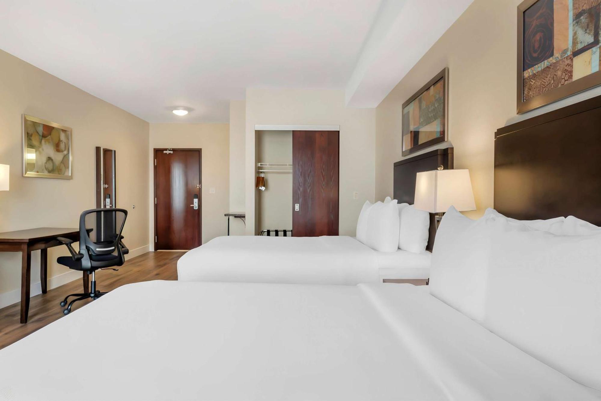 Comfort Hotel Bayer'S Lake Timberlea Bagian luar foto