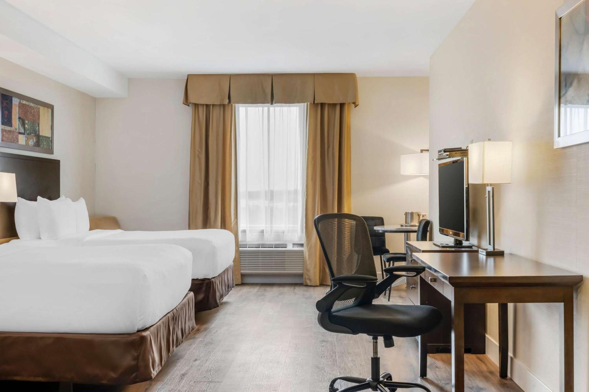 Comfort Hotel Bayer'S Lake Timberlea Bagian luar foto