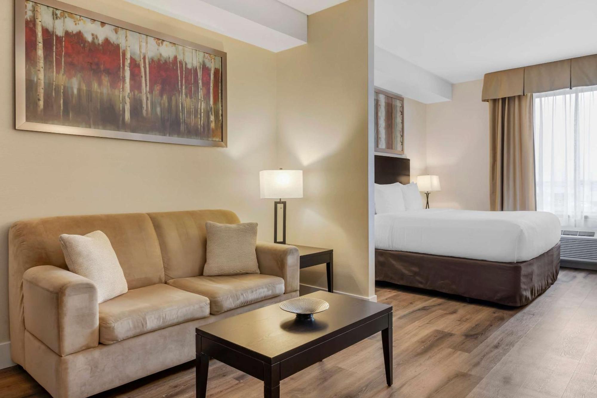 Comfort Hotel Bayer'S Lake Timberlea Bagian luar foto