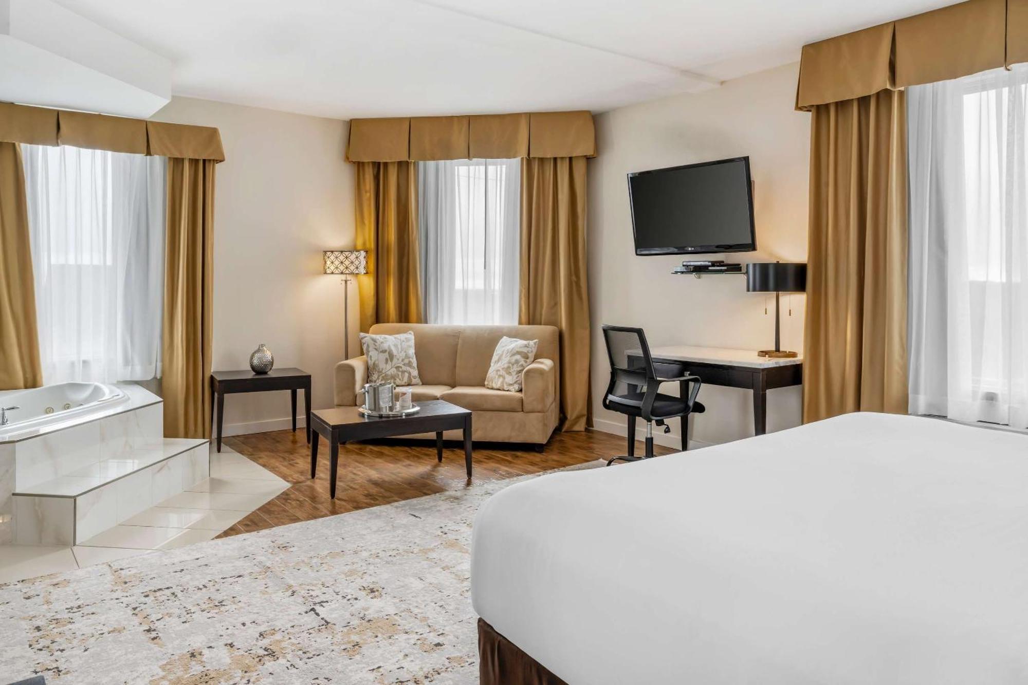 Comfort Hotel Bayer'S Lake Timberlea Bagian luar foto