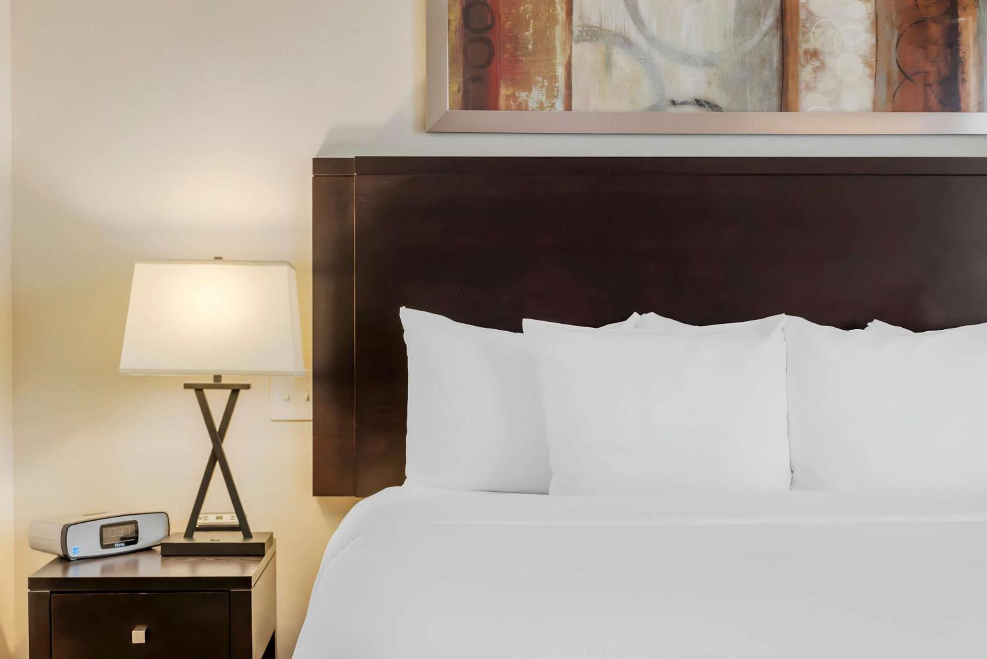 Comfort Hotel Bayer'S Lake Timberlea Bagian luar foto
