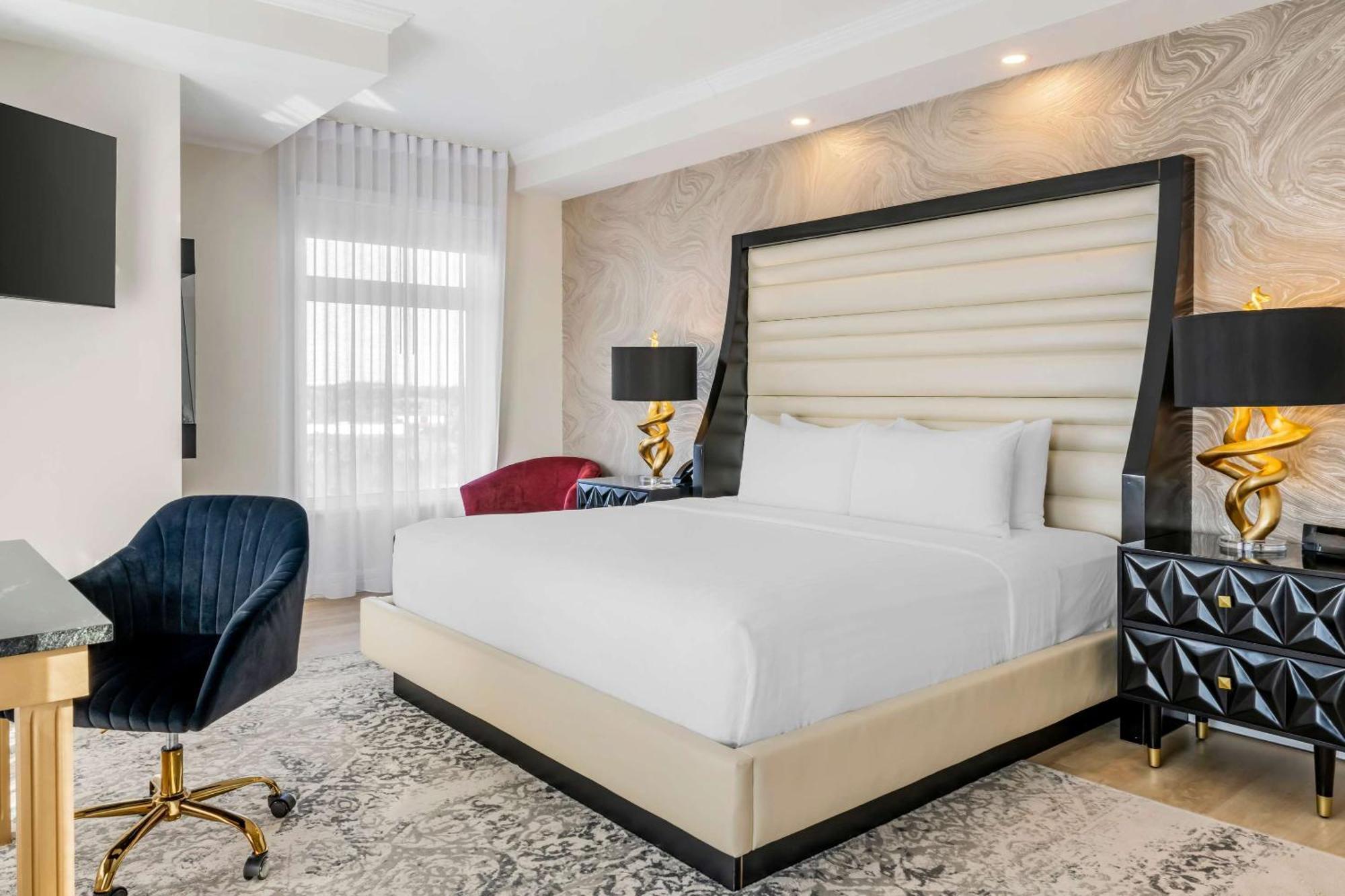 Comfort Hotel Bayer'S Lake Timberlea Bagian luar foto