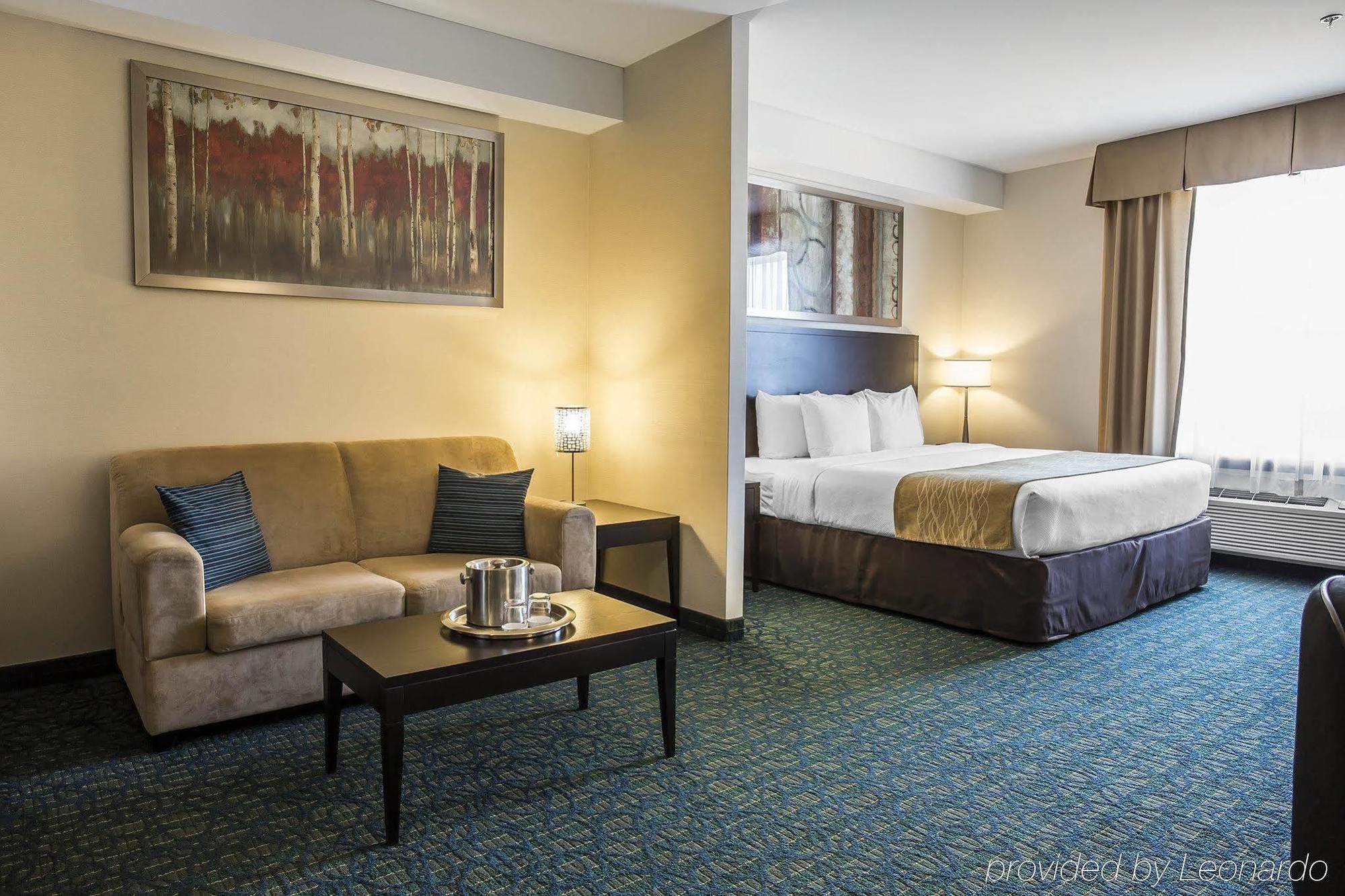 Comfort Hotel Bayer'S Lake Timberlea Bagian luar foto