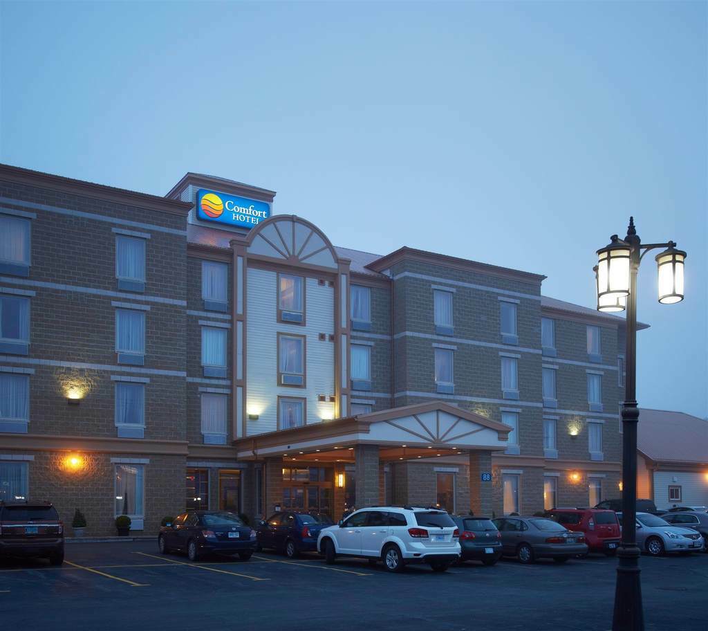 Comfort Hotel Bayer'S Lake Timberlea Bagian luar foto